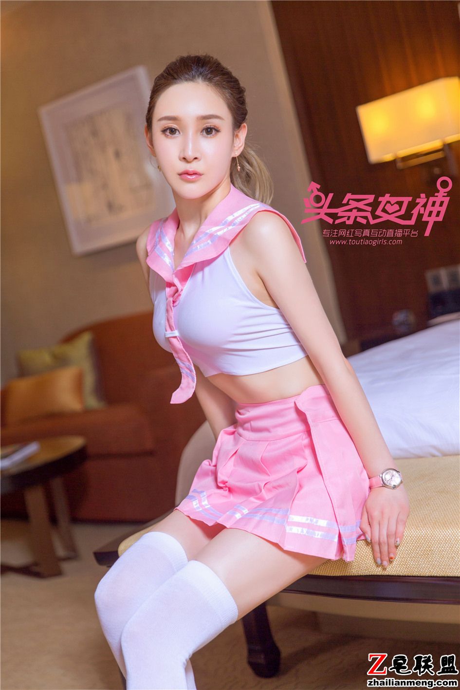 [头条女神] 嫩模申美嫣学生情趣制服白丝袜写真 第445期第8张