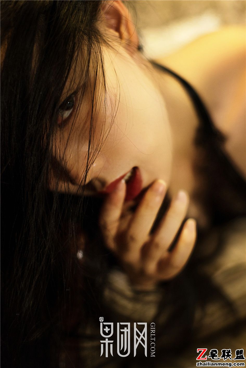 [Girlt果团网] 火辣性感蕾丝装美女EMILY人体销魂眼神图 No.071第9张