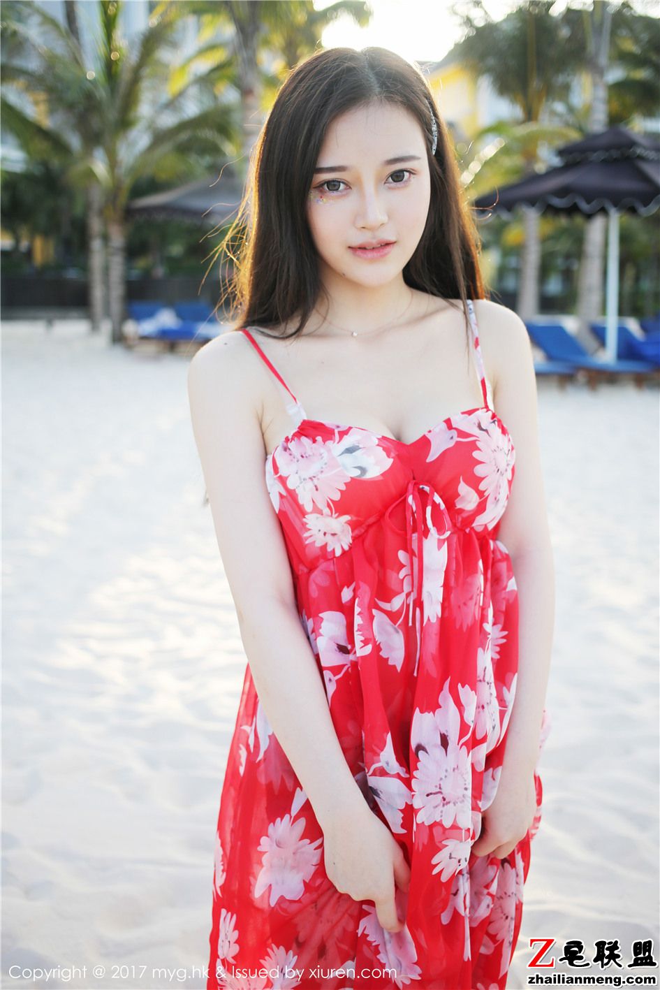 [美媛馆] 吊带抹胸长裙美女唐琪儿il外景高清摄影图 Vol.295第6张