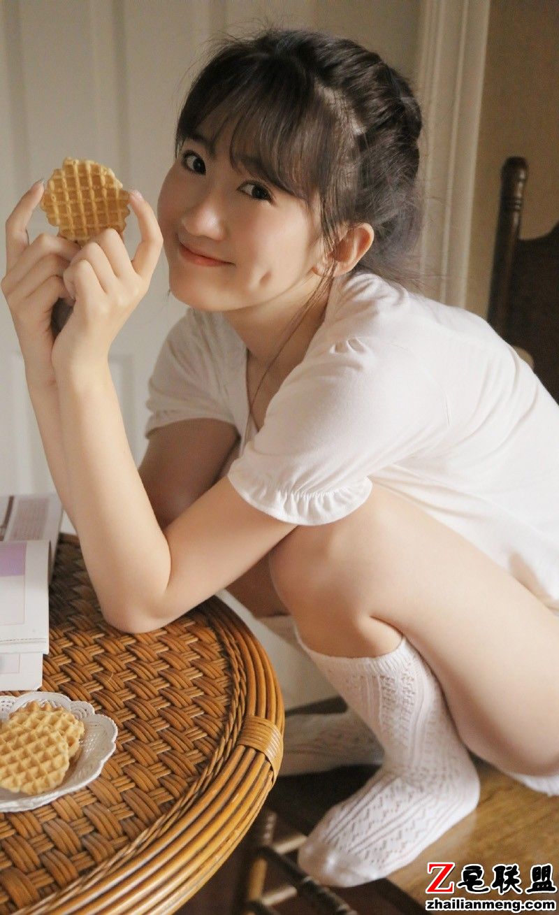 日系美女萝莉美腿热裤居家唯美写真