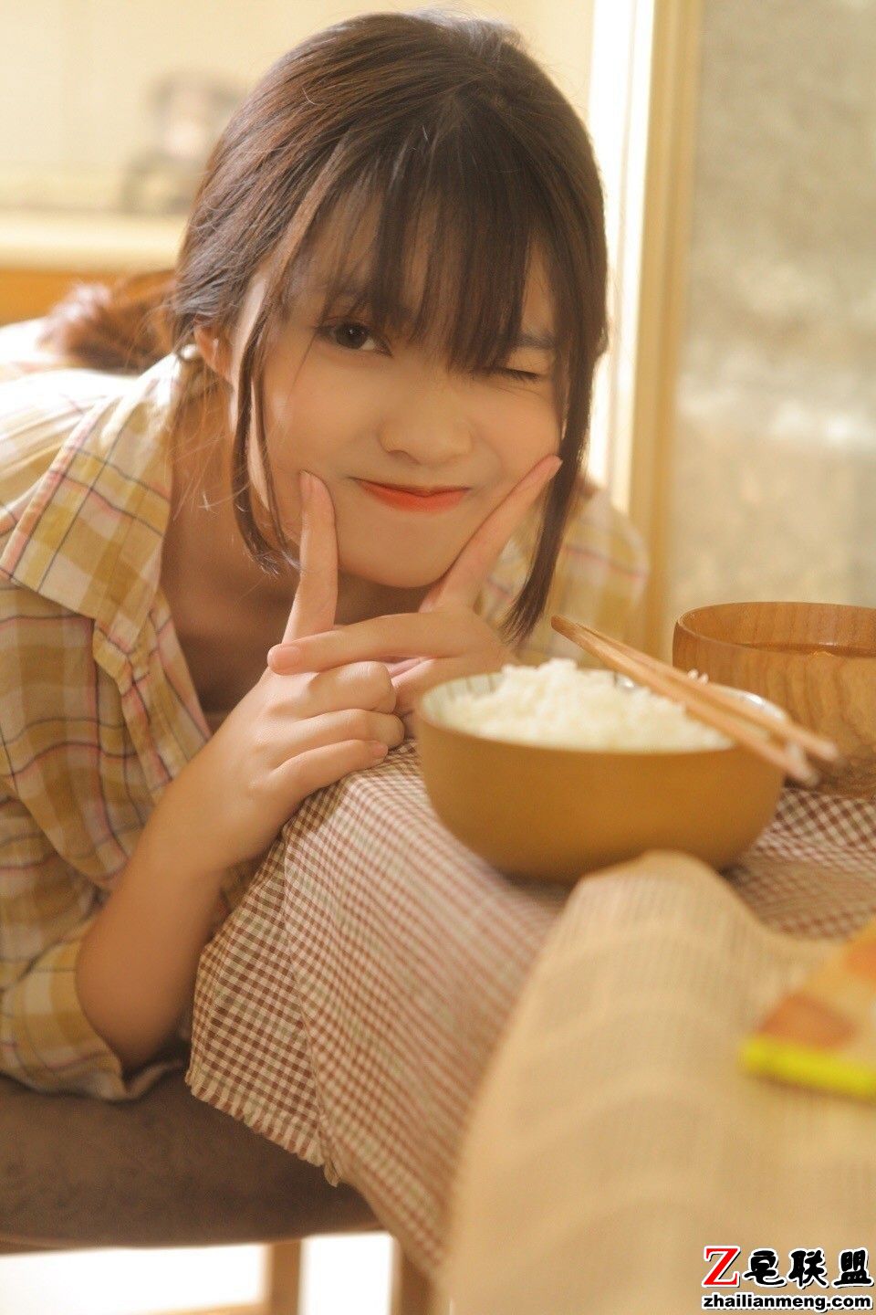 日系软妹格子衫性感长腿私房写真