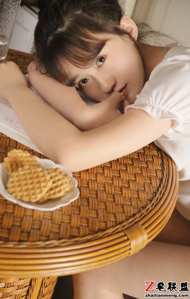 日系<a href=/e/tags/?tagname=%E7%BE%8E%E5%A5%B3 target=_blank class=infotextkey>美女</a>萝莉<a href=/e/tags/?tagname=%E7%BE%8E%E8%85%BF target=_blank class=infotextkey>美腿</a>热裤居家唯美<a href=/e/tags/?tagname=%E5%86%99%E7%9C%9F target=_blank class=infotextkey>写真</a>