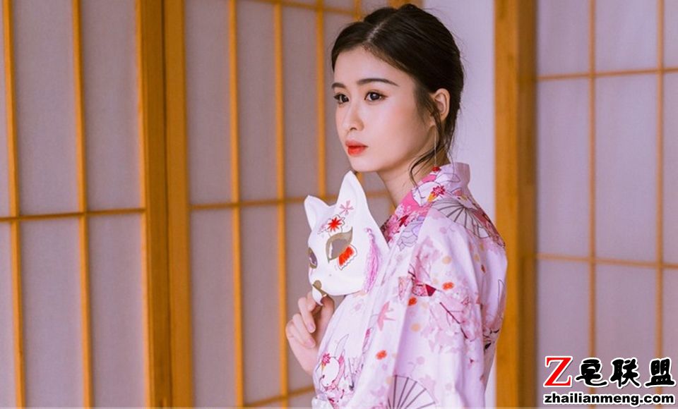 日本风俗媚娘和服下成熟的酮体大尺度姿势写真