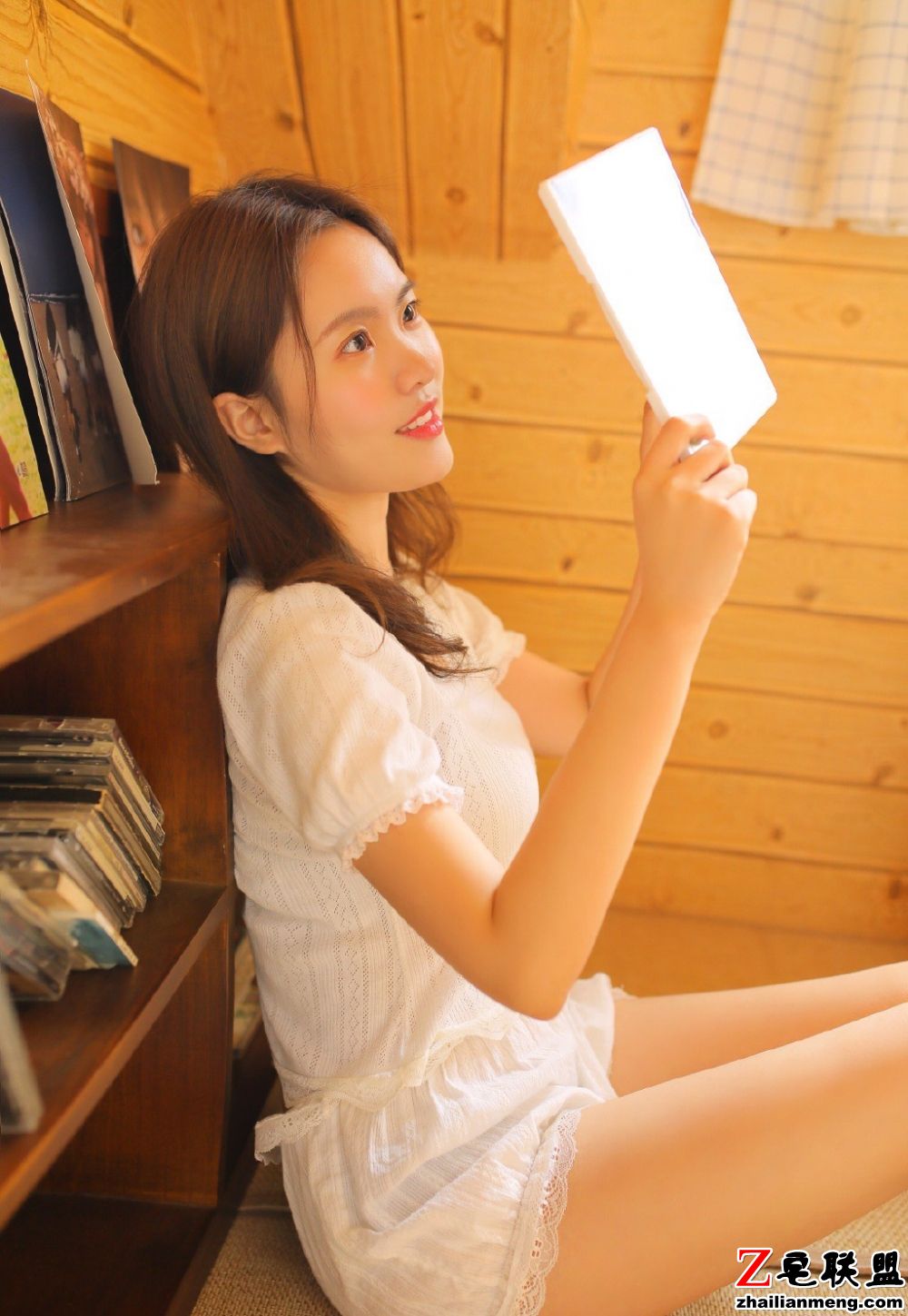 日本清纯美女热裤长腿性感柔弱私房写真