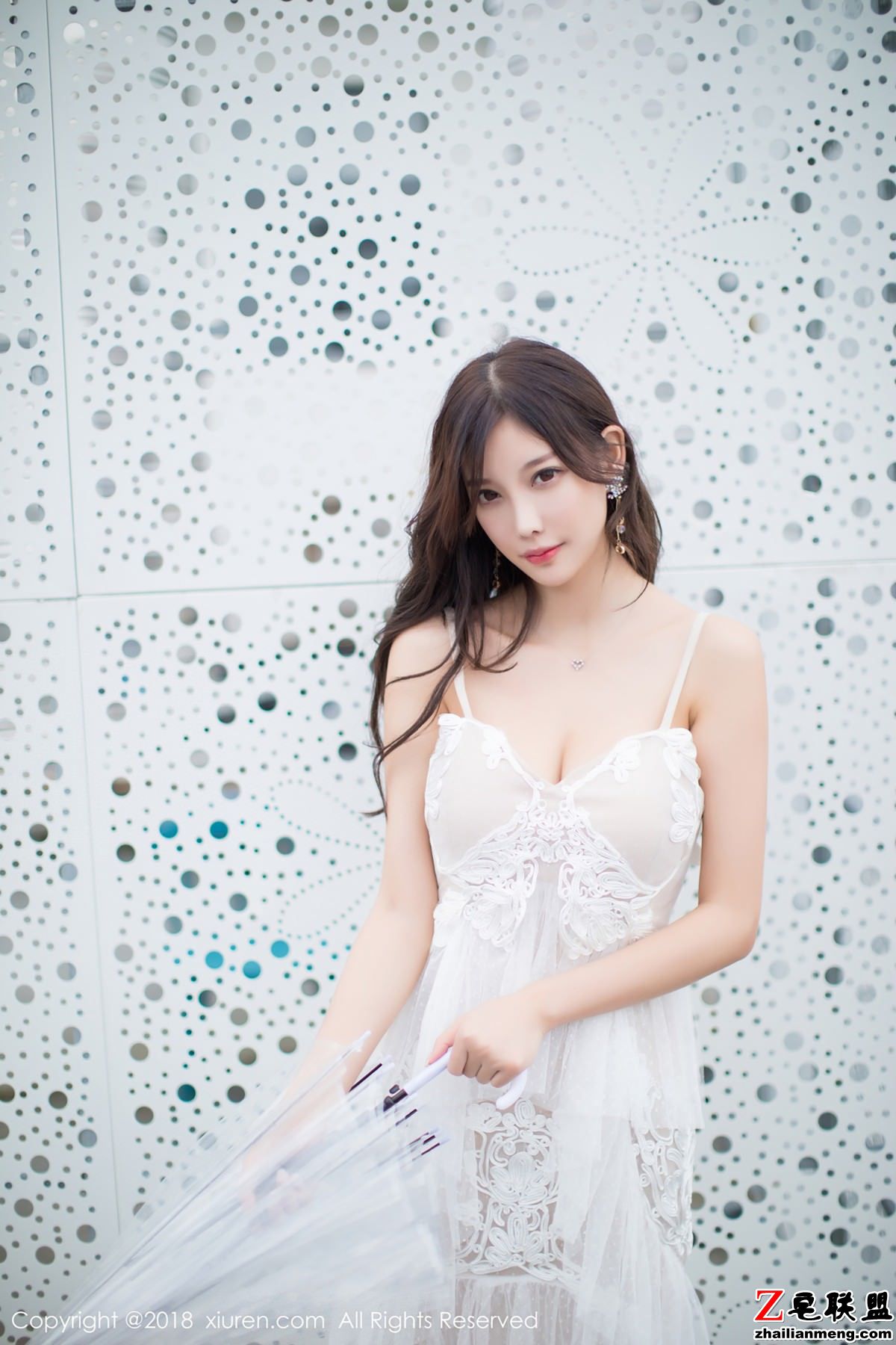 [XIUREN] 2018.12.29 No.1296 杨晨晨sugar [68+1P258M]_0002