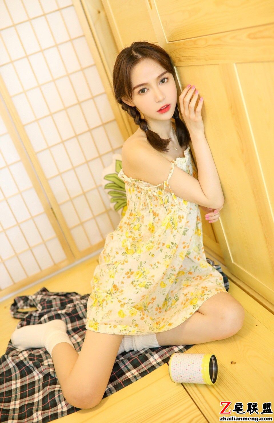 日本美女模特白皙肌肤美腿性感私房写真图片