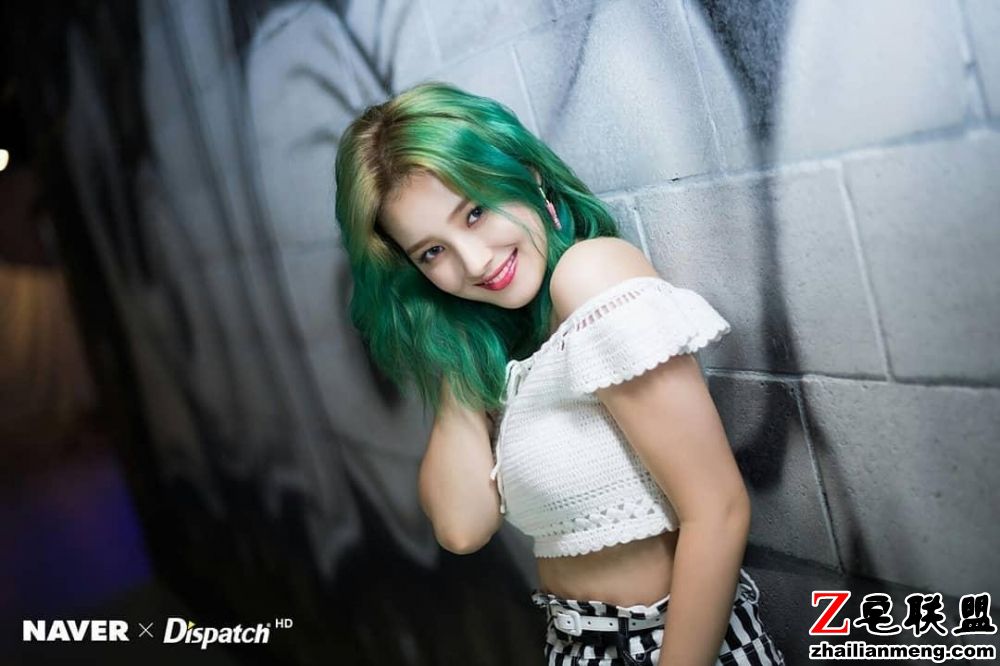 南韩美女非主流发色甜美又性感私房照