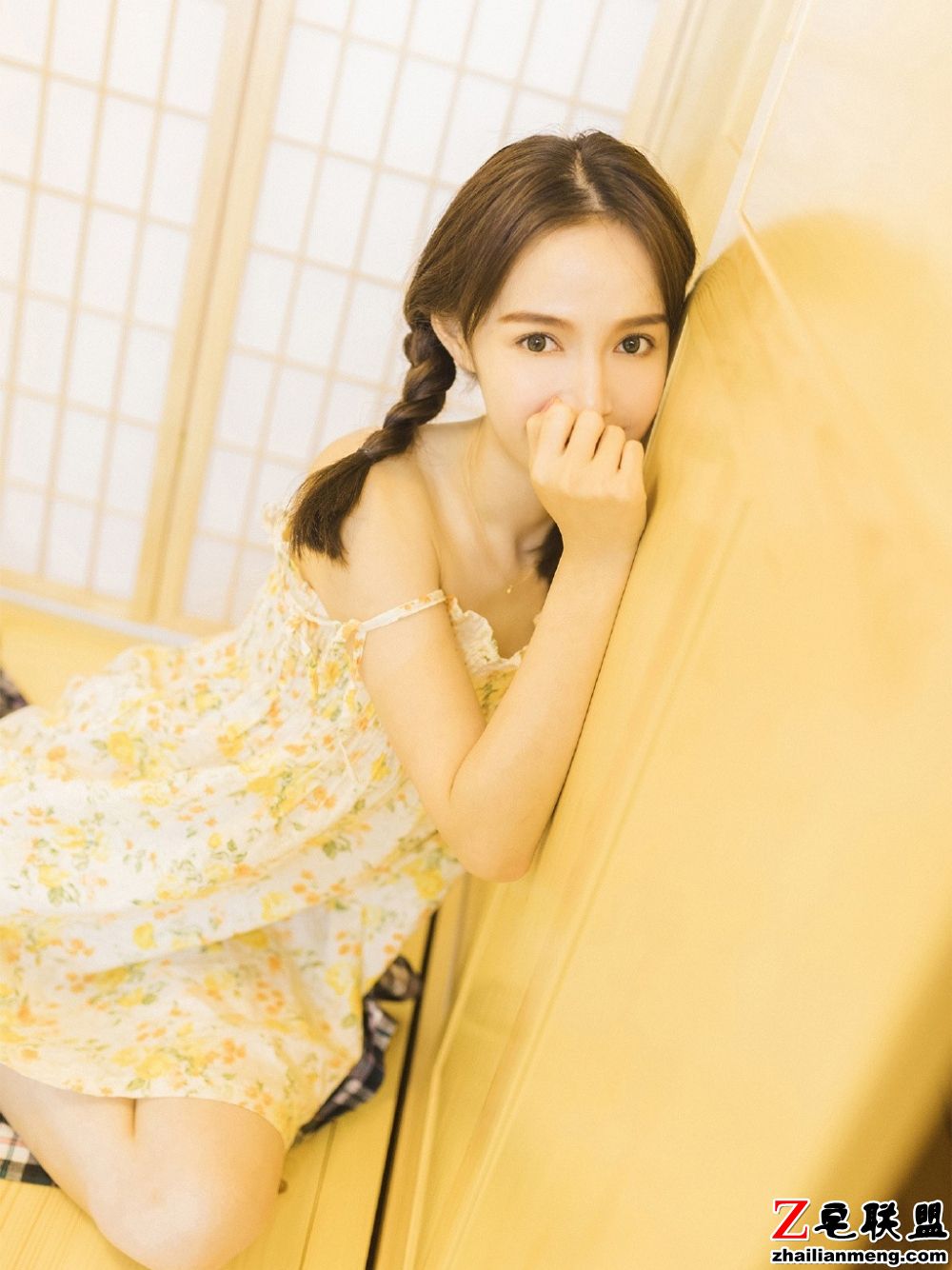 日本美女模特白皙肌肤美腿性感私房写真图片