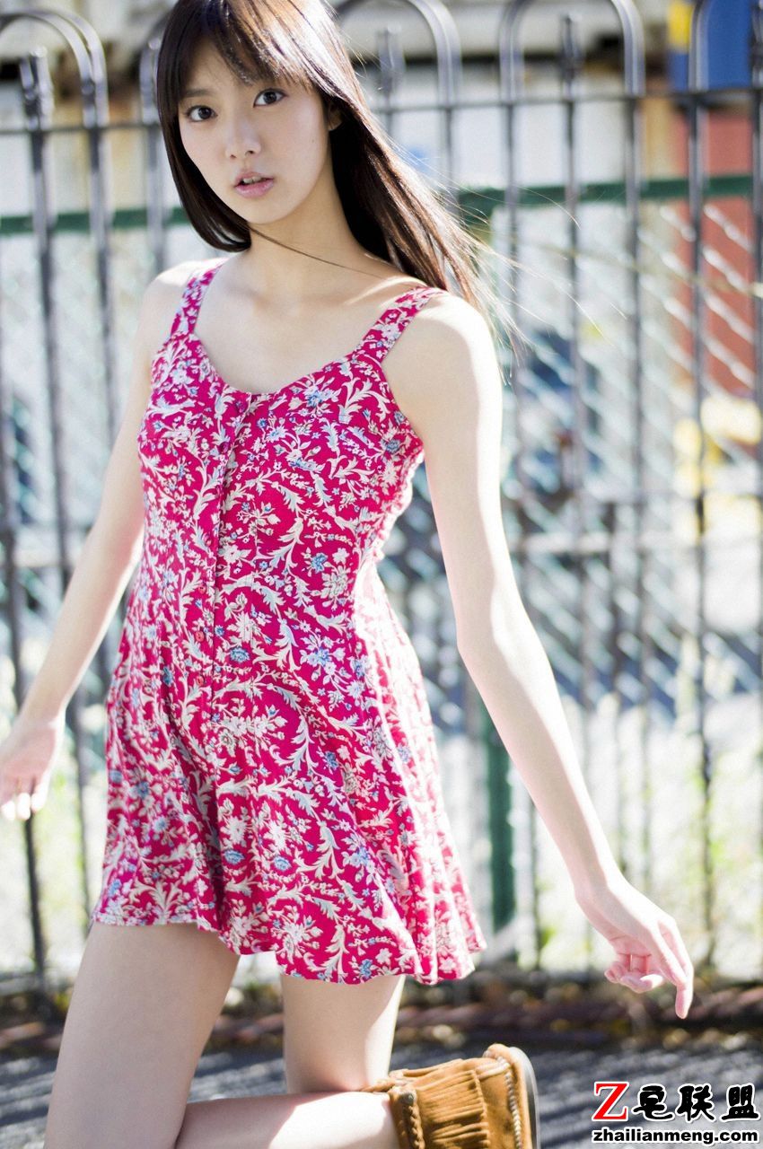 日本街拍碎花美女长裙<a href=/e/tags/?tagname=%E5%86%99%E7%9C%9F%E5%9B%BE%E7%89%87 target=_blank class=infotextkey>写真图片</a>第2张