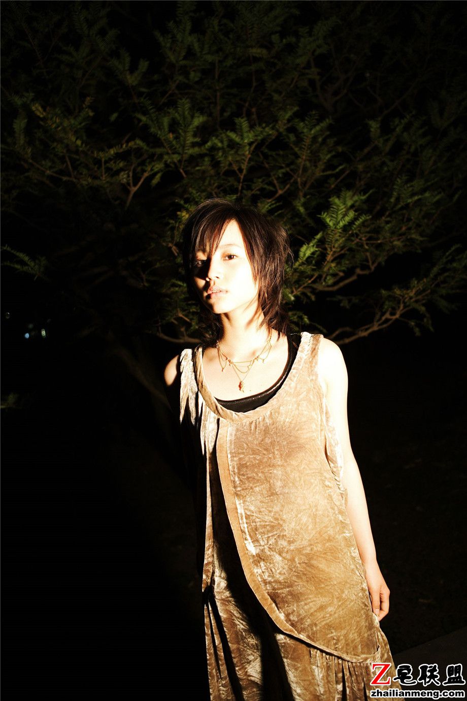 气质日本美女堀北真希清爽短发私房照图片第4张