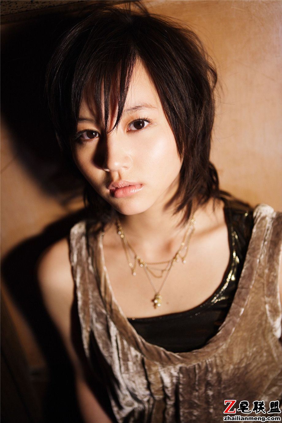 气质<a href=/e/tags/?tagname=%E6%97%A5%E6%9C%AC%E7%BE%8E%E5%A5%B3 target=_blank class=infotextkey>日本美女</a>堀北真希清爽短发私房照图片第2张