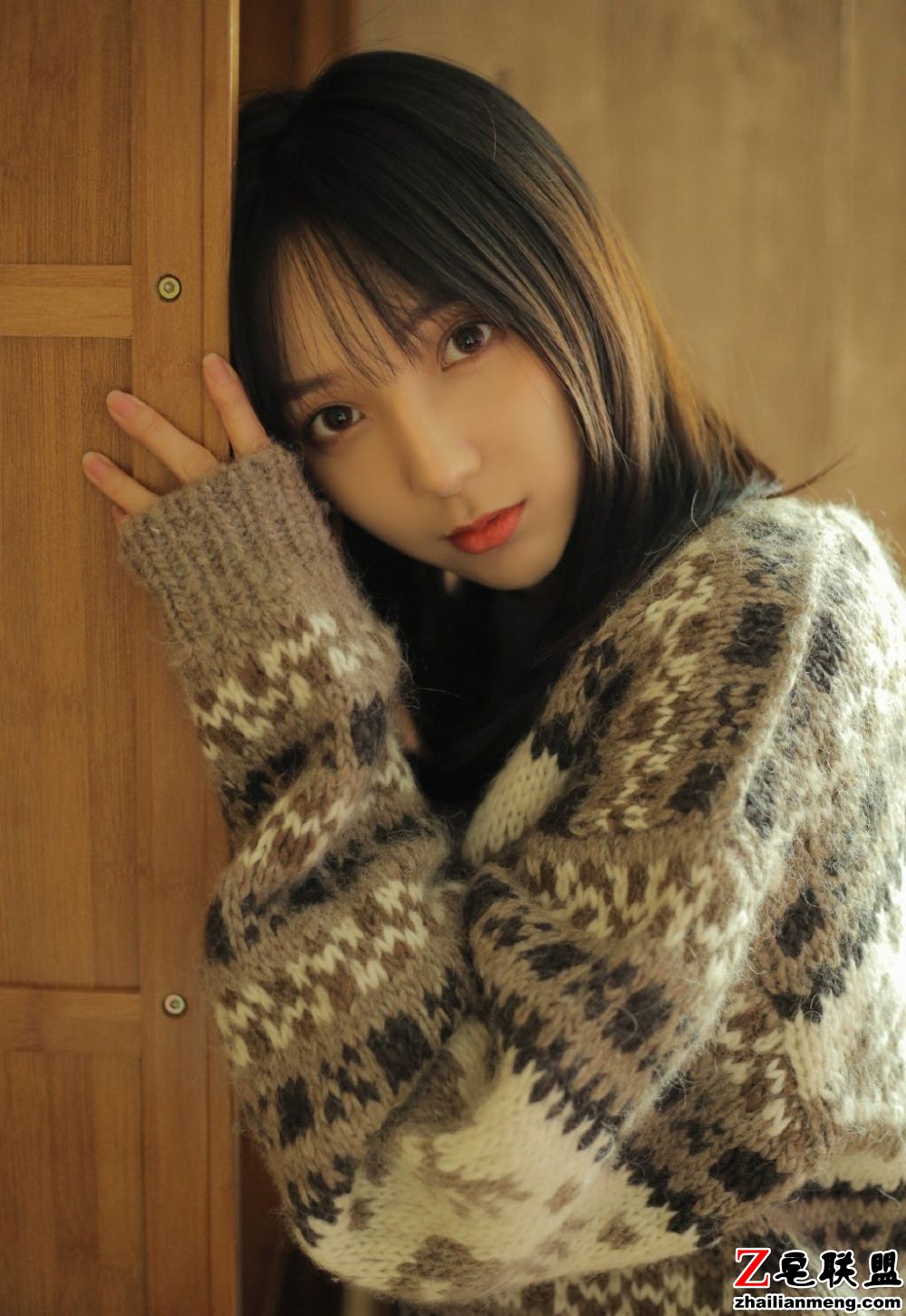 高颜值长腿日系少女毛衣短裙卧室小清新唯美写真