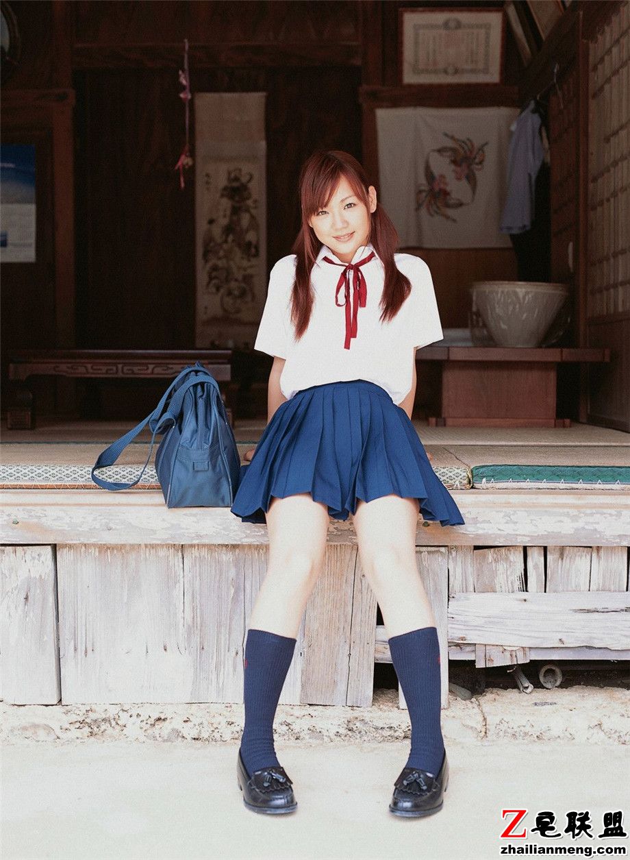 可爱日本美女谷麻纱美学生妹制服写真图片第3张