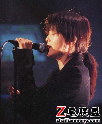 氧气日本美女明星坂井泉水唱歌图片第3张