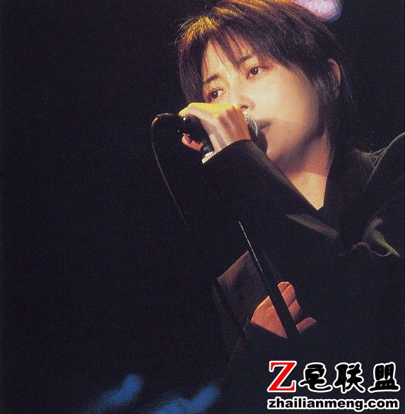 氧气<a href=/e/tags/?tagname=%E6%97%A5%E6%9C%AC%E7%BE%8E%E5%A5%B3 target=_blank class=infotextkey>日本美女</a>明星坂井泉水唱歌图片第2张