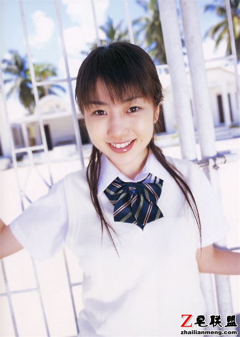 清纯<a href=/e/tags/?tagname=%E6%97%A5%E6%9C%AC%E7%BE%8E%E5%A5%B3 target=_blank class=infotextkey>日本美女</a>中村知世最新写真学生妹制服写真图片第2张