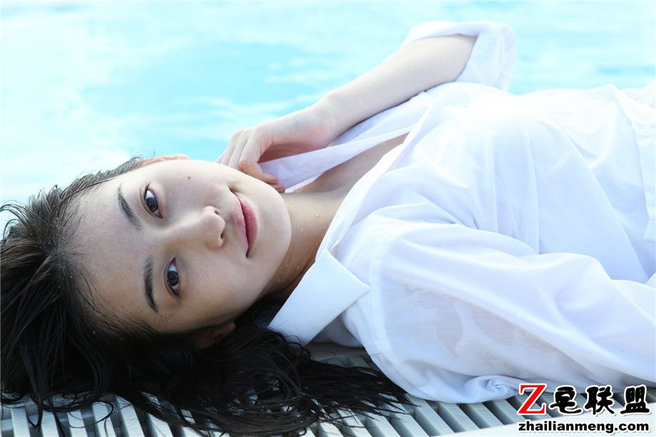 性感日本美女植村亚加莉泳池湿身外拍写真集第3张