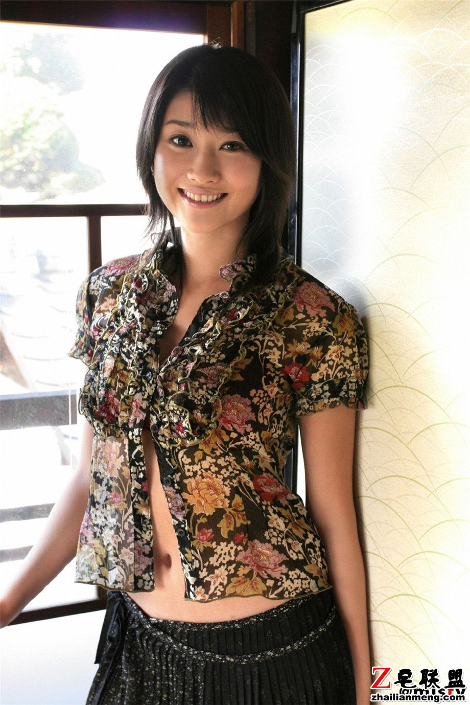 短发<a href=/e/tags/?tagname=%E6%97%A5%E6%9C%AC%E7%BE%8E%E5%A5%B3 target=_blank class=infotextkey>日本美女</a>原千惠性感私房照写真照片第2张