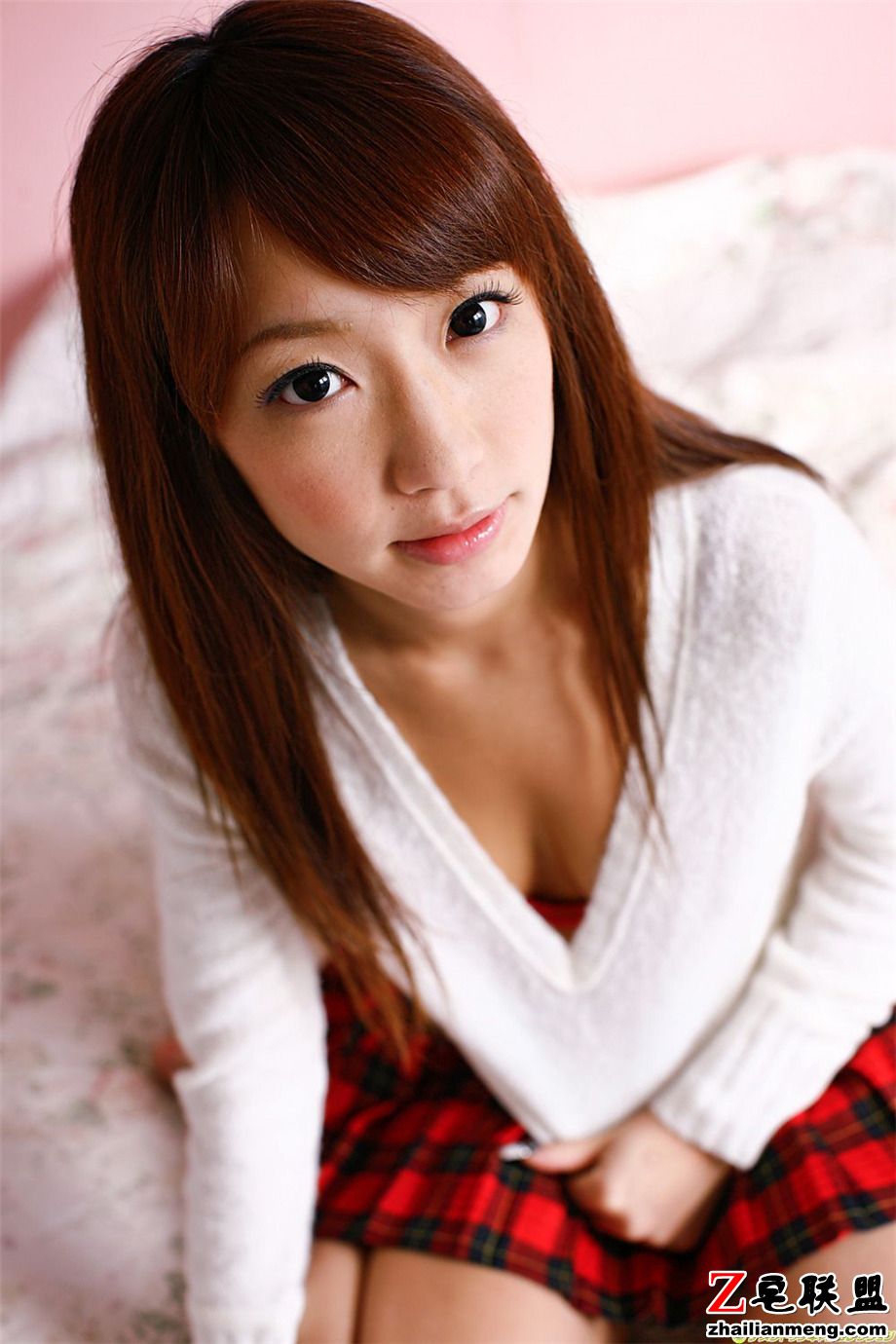 大胆诱惑的日本美女杏树纱奈图片第3张