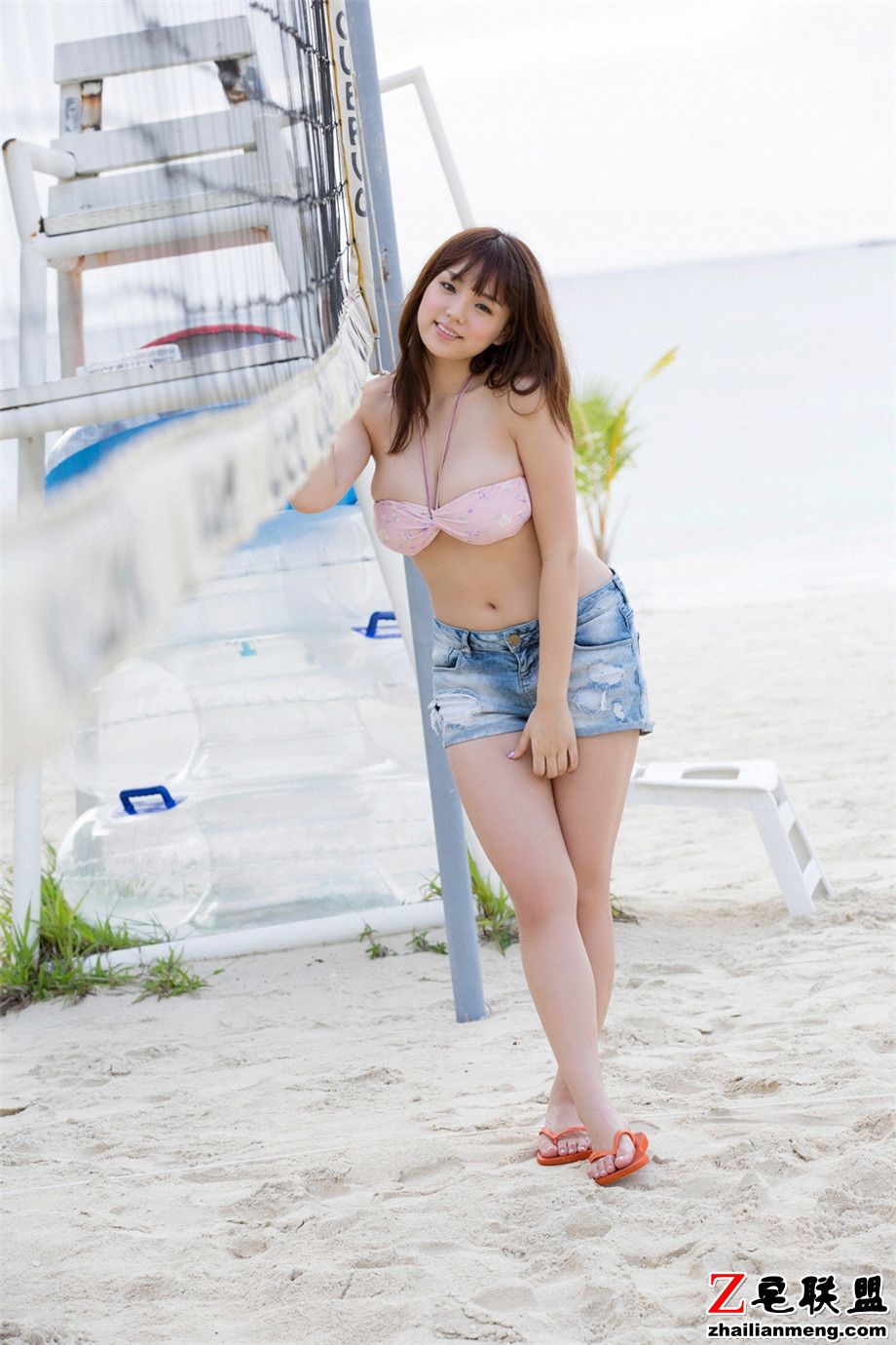 日本巨乳九零后美女筱崎爱大胆外拍高清写真照第5张