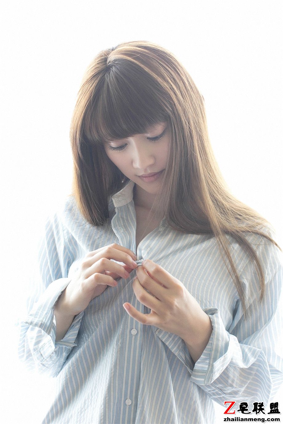 长发日本美女原千惠最新长衬衫诱惑私房写真图片第3张
