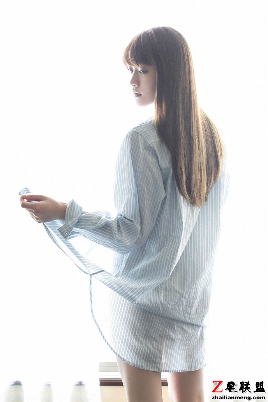 长发日本美女原千惠最新长衬衫诱惑私房写真图片第5张