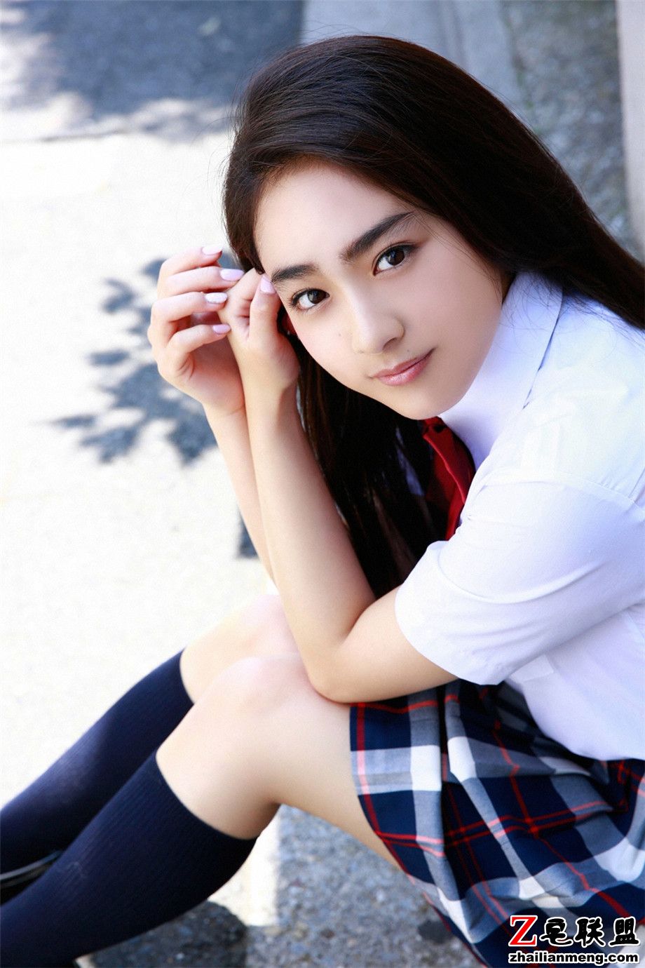 90后可爱<a href=/e/tags/?tagname=%E6%97%A5%E6%9C%AC%E7%BE%8E%E5%A5%B3 target=_blank class=infotextkey>日本美女</a>校服写真照片第2张