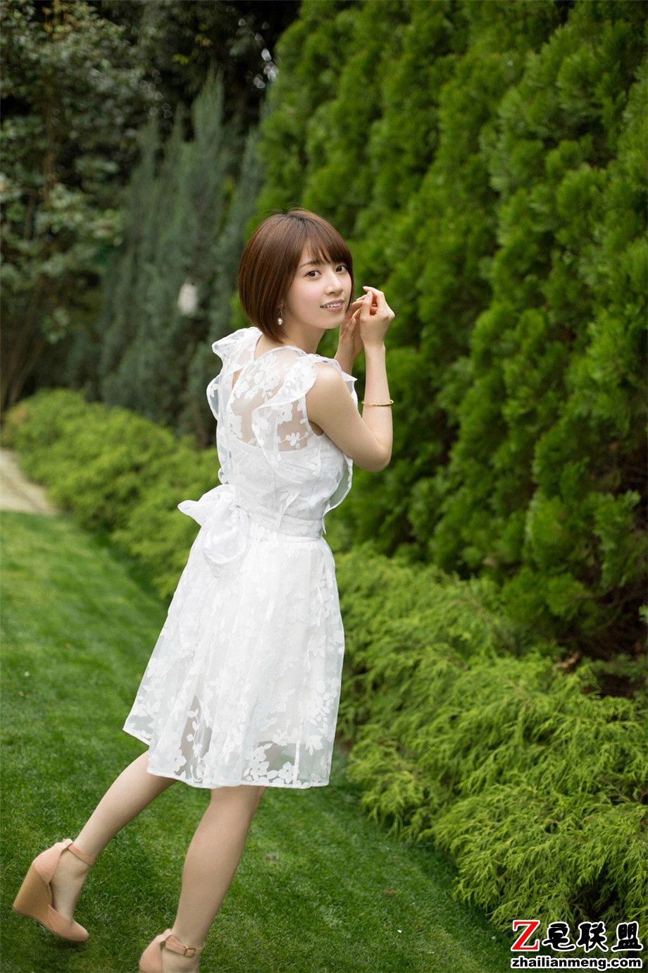 清纯可爱的<a href=/e/tags/?tagname=%E6%97%A5%E6%9C%AC%E7%BE%8E%E5%A5%B3 target=_blank class=infotextkey>日本美女</a>短发图片第2张