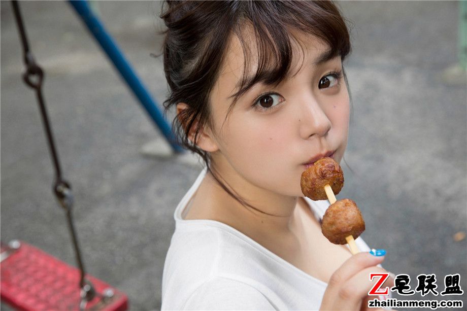 清纯巨乳日本美女筱崎爱外拍写真图片第5张