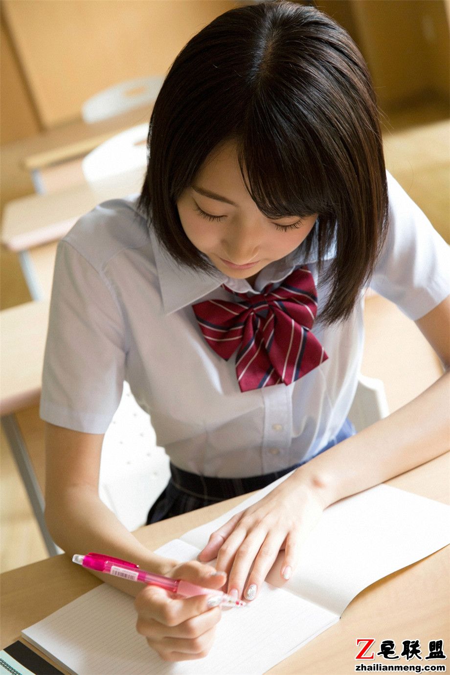 极品日本美女武田玲奈制服学生妹高清写真图片第4张