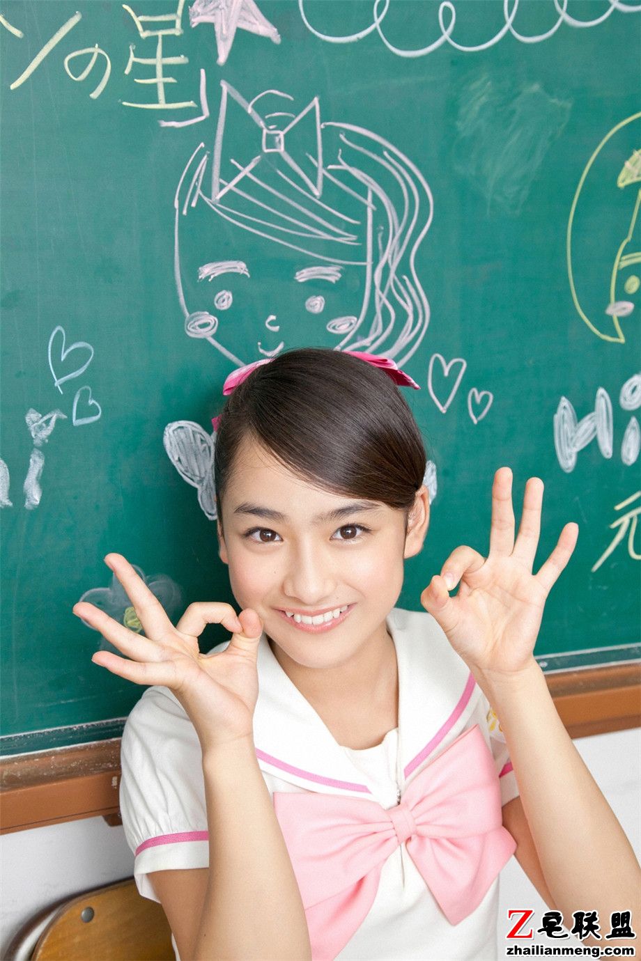 日本<a href=/e/tags/?tagname=%E7%BE%8E%E5%A5%B3 target=_blank class=infotextkey>美女</a>可爱学生服教室<a href=/e/tags/?tagname=%E5%86%99%E7%9C%9F target=_blank class=infotextkey>写真</a>图片第1张