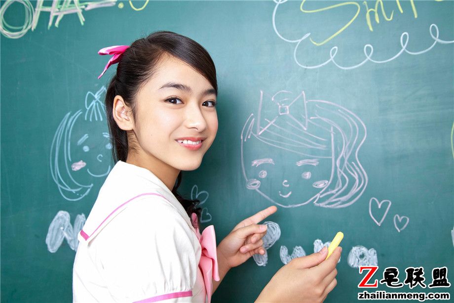 日本美女可爱学生服教室写真图片第4张