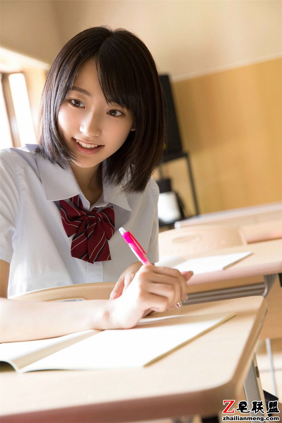 极品日本美女武田玲奈制服学生妹高清写真图片第3张