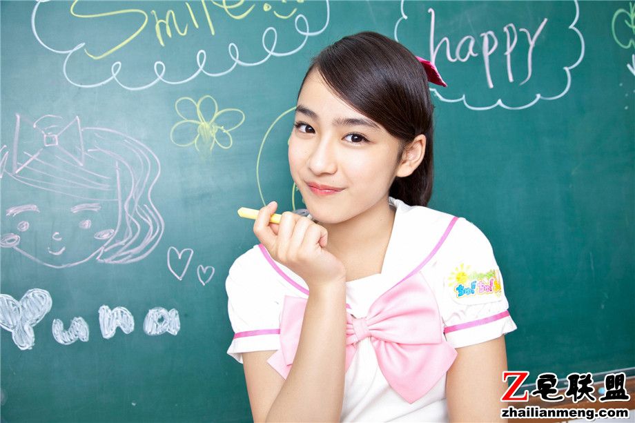 日本美女可爱学生服教室写真图片第3张