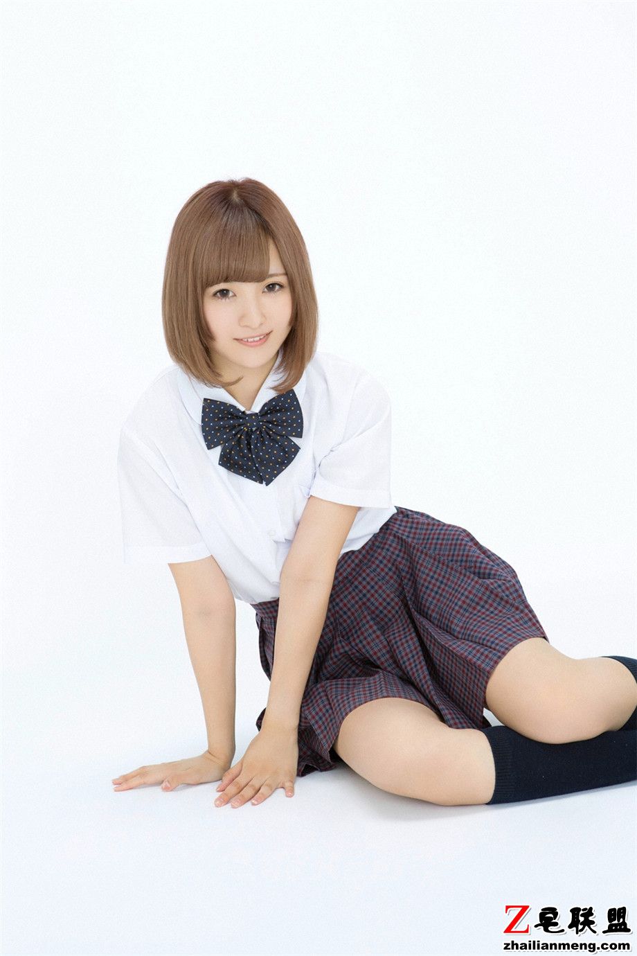 日本诱人学生制服美女羽月りっか高清写真图片第5张