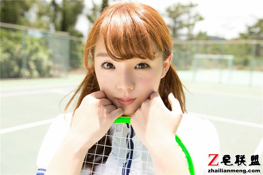 穿校服的<a href=/e/tags/?tagname=%E6%97%A5%E6%9C%AC%E7%BE%8E%E5%A5%B3 target=_blank class=infotextkey>日本美女</a>筱崎爱诱惑摄影写真集第2张