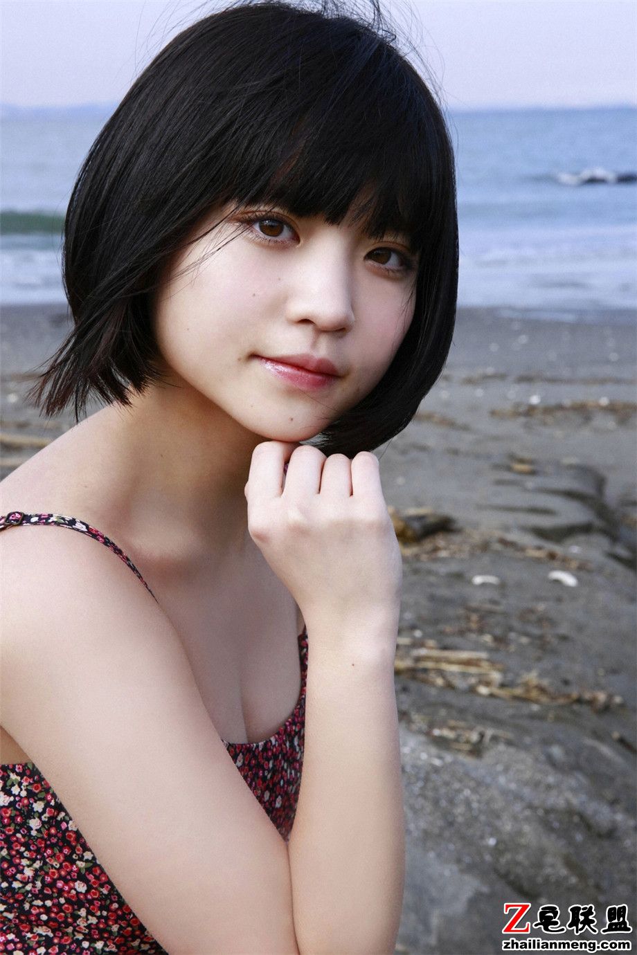 可爱90后短发日本美女根本凪图片第3张