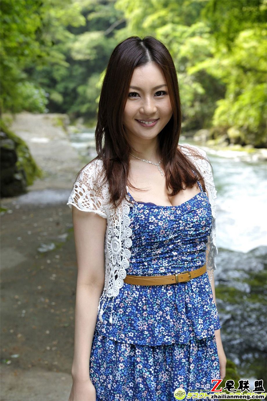 性感日本御姐美女辰巳唯户外好看摄影写真照片第2张