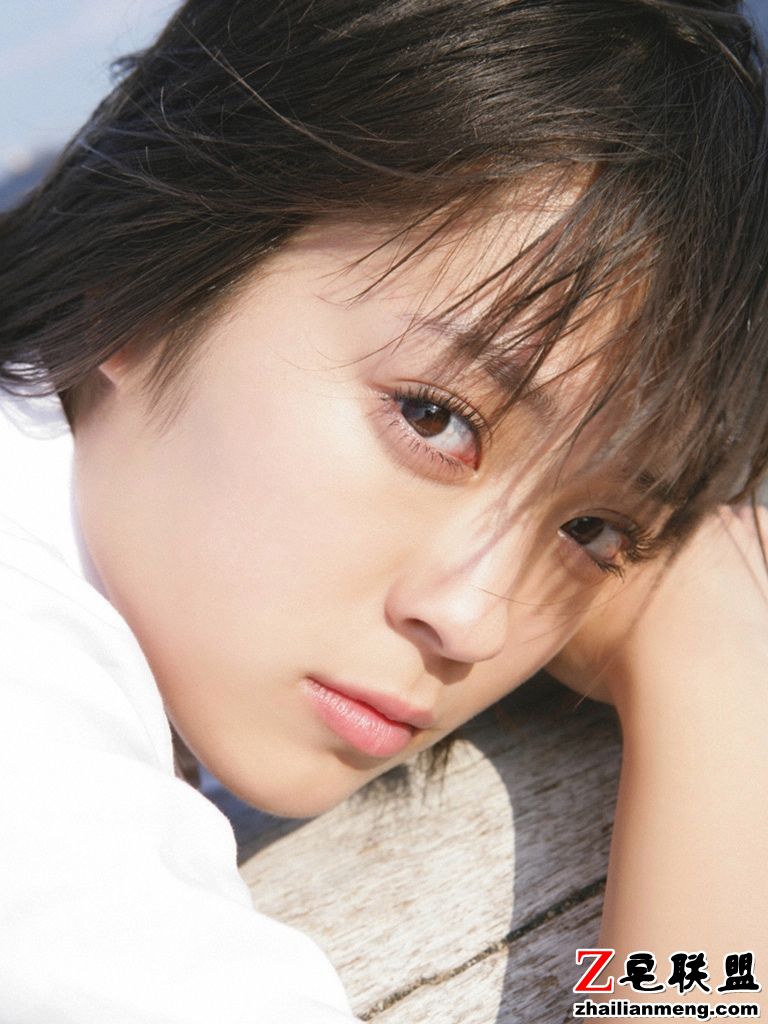 90后清纯短发日本美女北乃纪伊照片第4张
