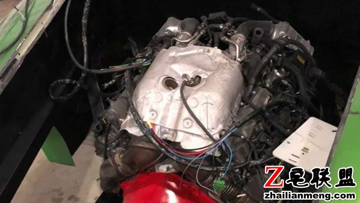 fabrica-clandestina-de-ferrari-e-lamborghini (4).jpg