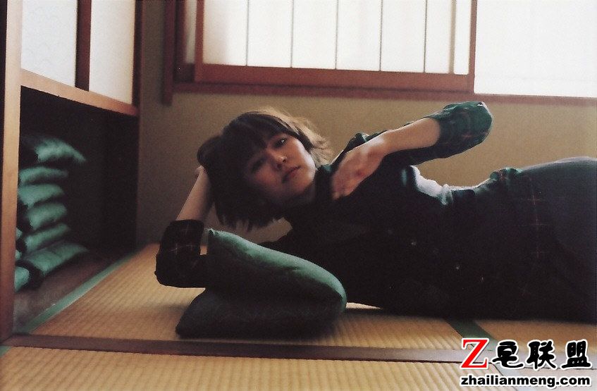 日本气质<a href=/e/tags/?tagname=%E7%BE%8E%E5%A5%B3 target=_blank class=infotextkey>美女</a>长泽雅美短发照片第1张