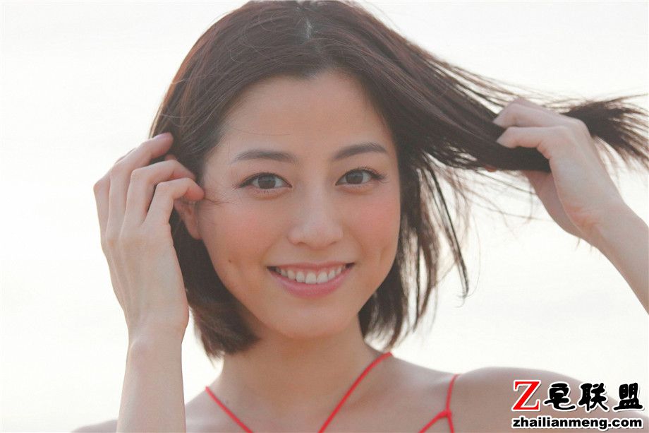 日本气质短发<a href=/e/tags/?tagname=%E7%BE%8E%E5%A5%B3 target=_blank class=infotextkey>美女</a>杉本有美海边外拍<a href=/e/tags/?tagname=%E5%86%99%E7%9C%9F target=_blank class=infotextkey>写真</a>图片第1张