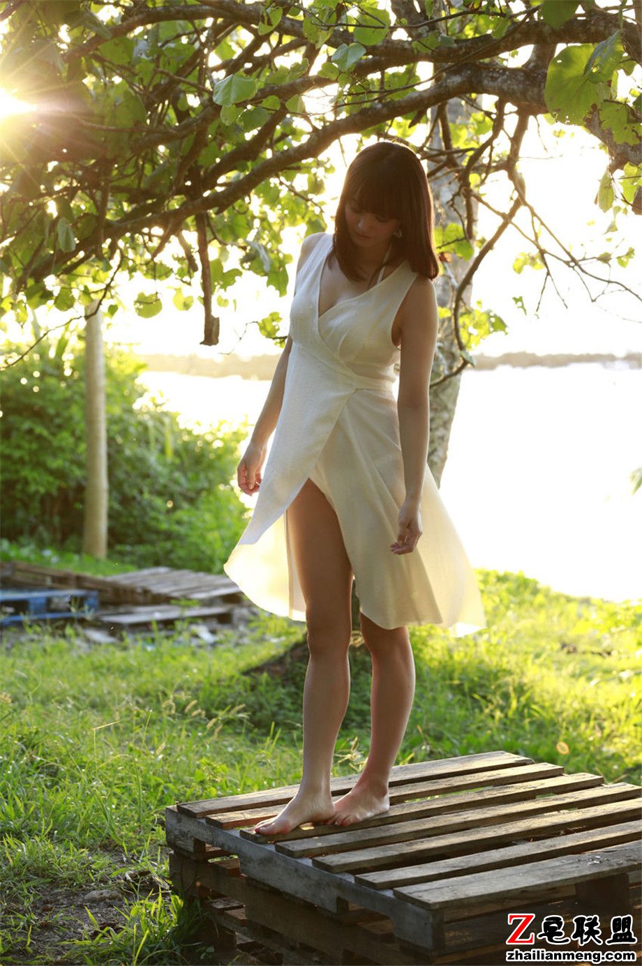 气质清纯日本美女脊山麻理子写真外拍图片第3张