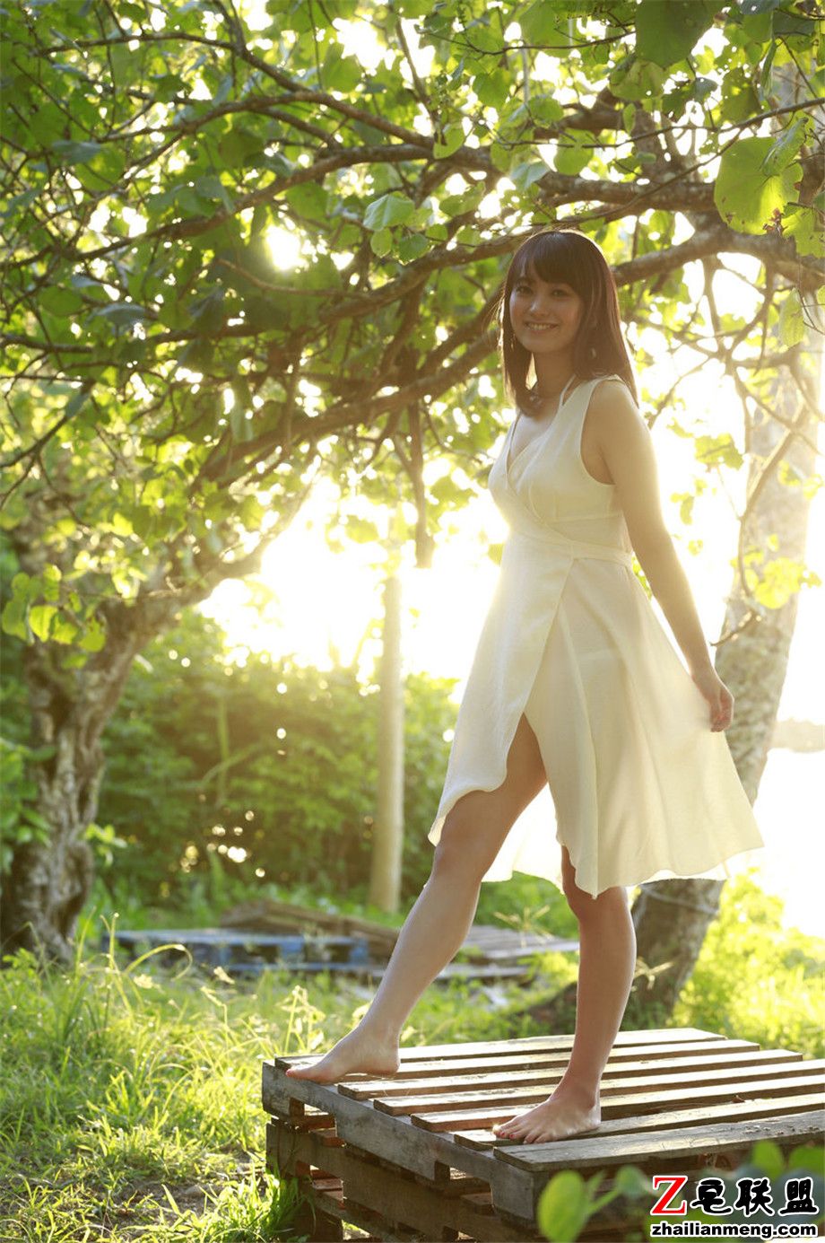 气质清纯日本美女脊山麻理子写真外拍图片第4张