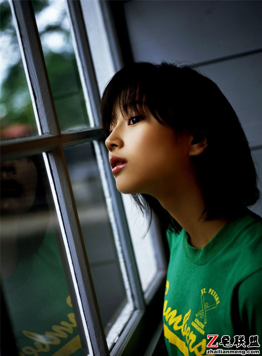 可爱短发<a href=/e/tags/?tagname=%E6%97%A5%E6%9C%AC%E7%BE%8E%E5%A5%B3 target=_blank class=infotextkey>日本美女</a>堀北真希素颜摄影写真照片第2张