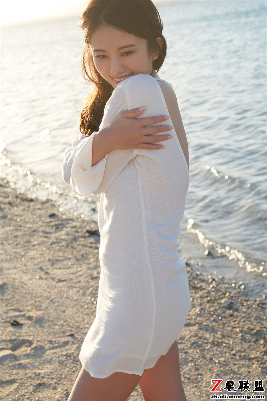 90后日本美女伊东纱冶子外拍写真图片第3张