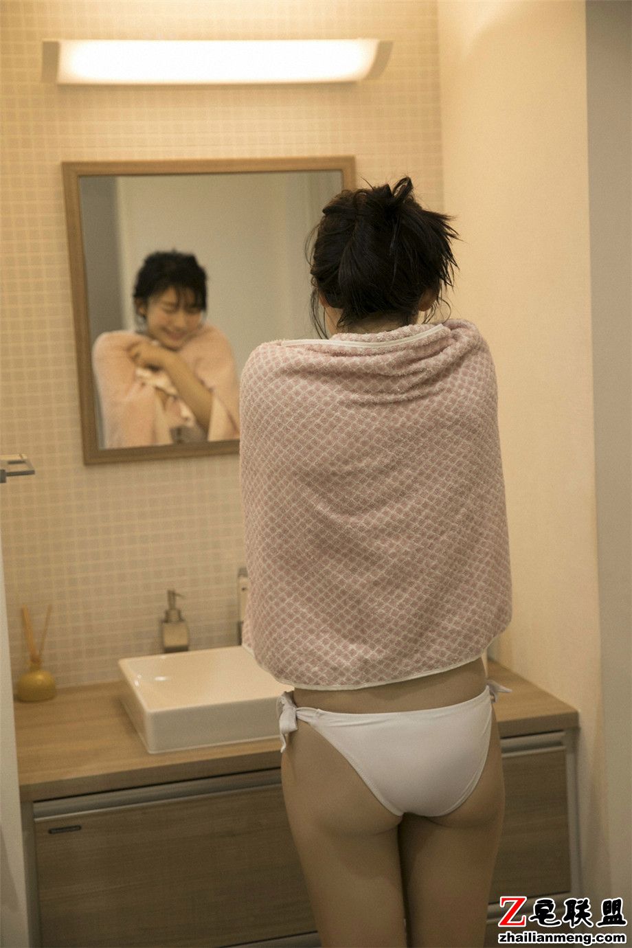 日本性感美乳美女小仓优香诱惑私房写真作品图片第2张