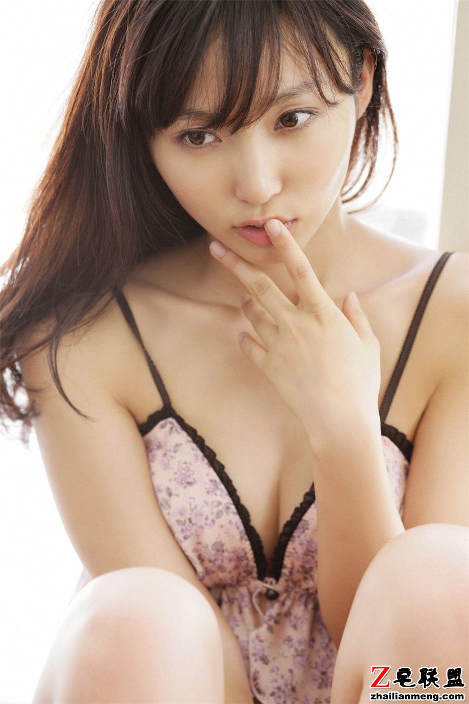 性感<a href=/e/tags/?tagname=%E6%97%A5%E6%9C%AC%E7%BE%8E%E5%A5%B3 target=_blank class=infotextkey>日本美女</a>吉木梨纱大胆内衣私房写真照片第2张