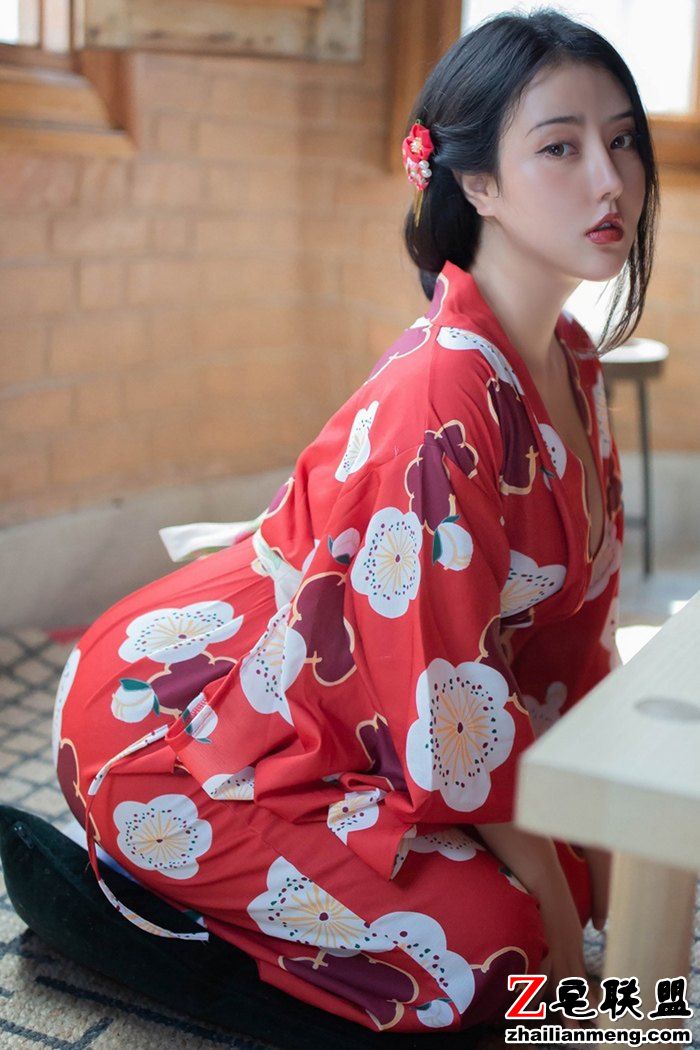 耀眼和服美人妻玛鲁娜性感翘臀丰厚白皙巨人诱惑