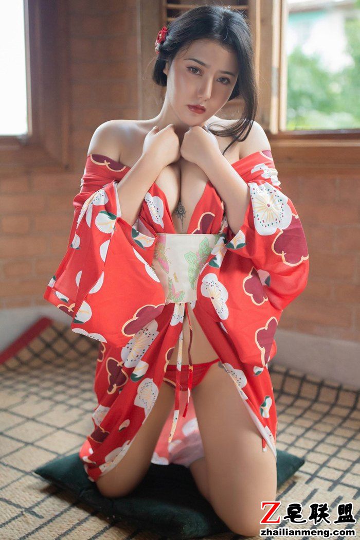 耀眼和服美人妻玛鲁娜性感翘臀丰厚白皙巨人诱惑